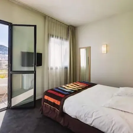 Esatitude Hotel