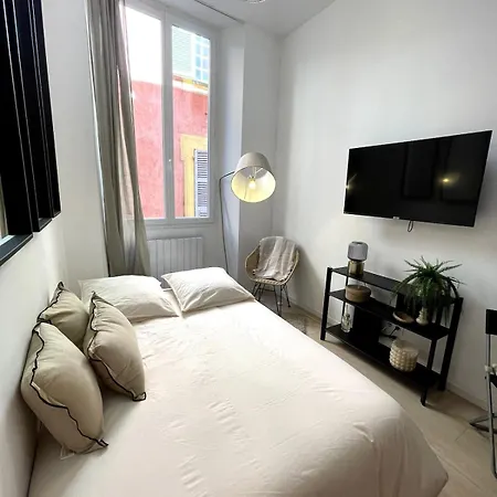 Appartement Vieux-nice Proche De La Et Cours Saleya *