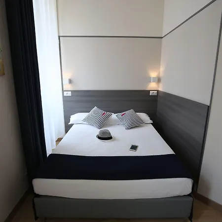 Boutique Neptune 2* Nice