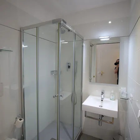 Boutique Neptune 2* Nice
