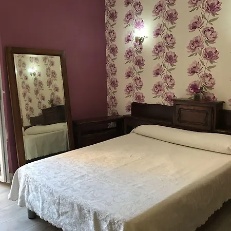 Au Picardy Hotel *