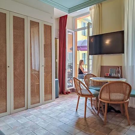 Au Picardy Hotel *