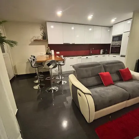 Apartment Luxueux Entier 3 *