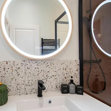 L10 Staywiz Us - Clemenceau Central, Next Train Station Apartment
