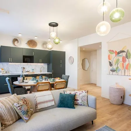 L10 Staywiz Us - Clemenceau Central, Next Train Station Apartment