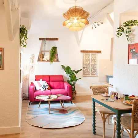 #36 Staywizus - Bright Eagle Nest Old Town 5 Mins From Sea Ac Wifi Apartment *