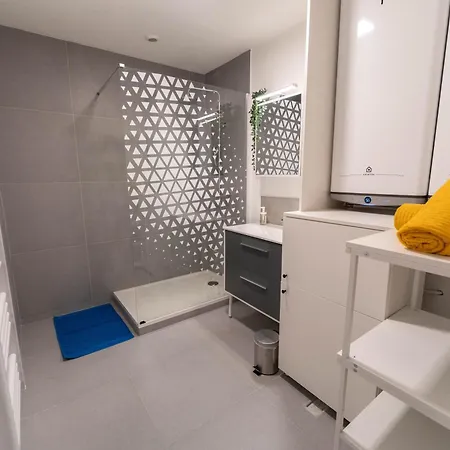 Grand Idéal Famille, Proche Plage, Bon Emplacement Pour Visiter La Côte D'azur Appartement *