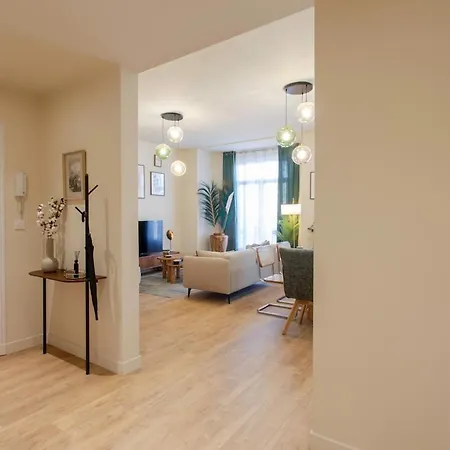 L10 Staywiz Us - Clemenceau Central, Next Train Station Nice