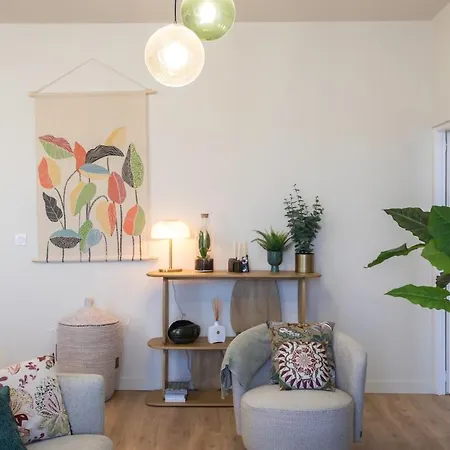 L10 Staywiz Us - Clemenceau Central, Next Train Station *