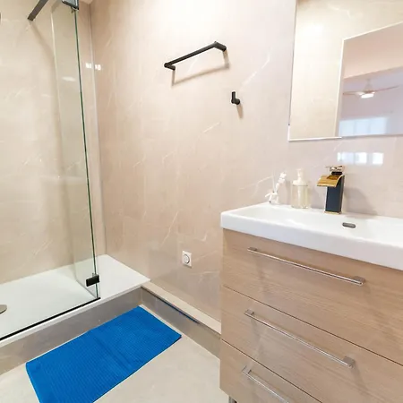 Appartement Grand Idéal Famille, Proche Plage, Bon Emplacement Pour Visiter La Côte D'azur Nice