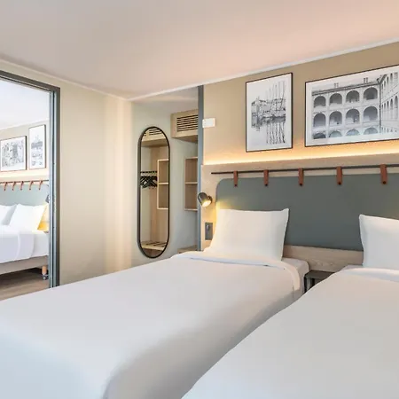 Hotel Campanile Prime - Airport 3*