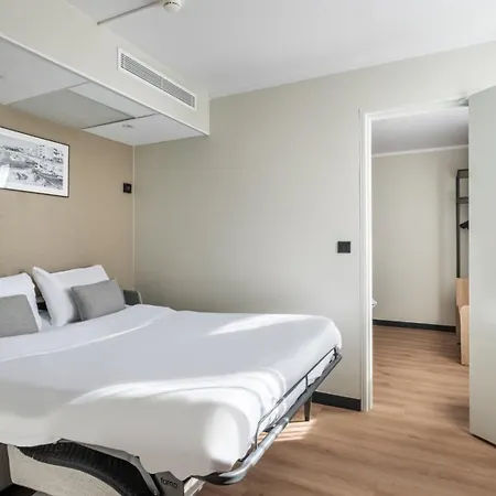Hotel Campanile Prime - Airport 3*