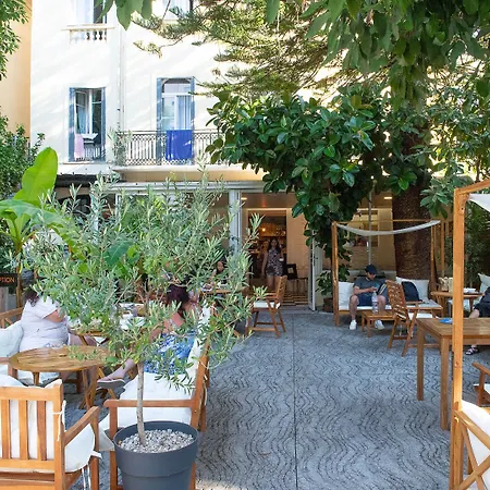 Hi Les Camelias Hostel *