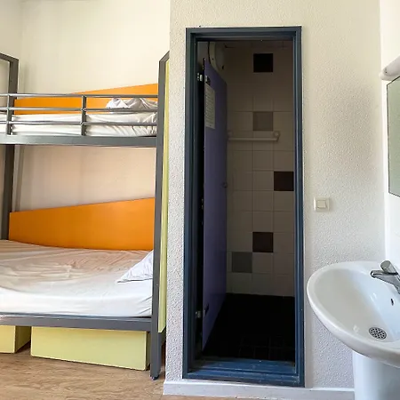 Hi Les Camelias Hostel Nice
