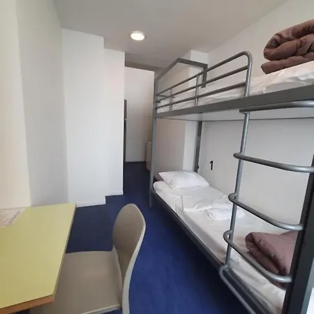 Hostel Hi Les Camelias Nice