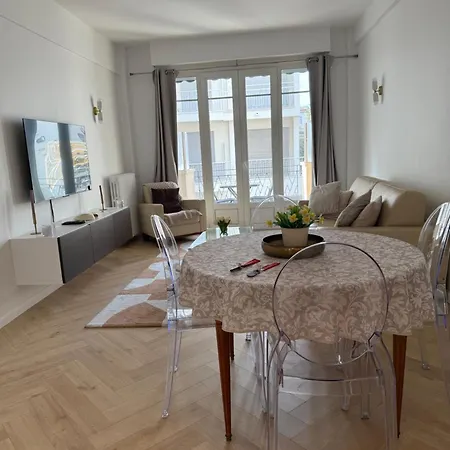 Beautiful 3 Rooms, Carre D 'or Apartment *