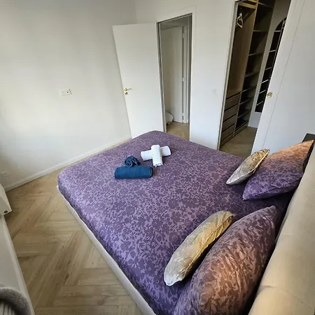 Beautiful 3 Rooms, Carre D 'or Apartment