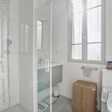 Apartment Luxueux Avec Terrasse Et Parking