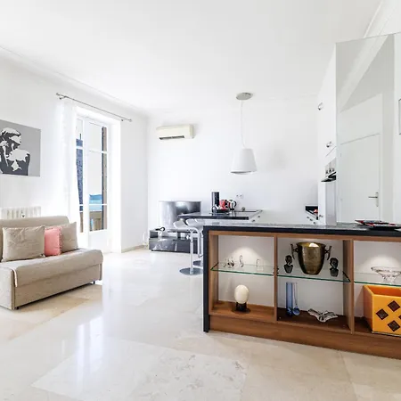 Pretty 1 Bdr By The Sea