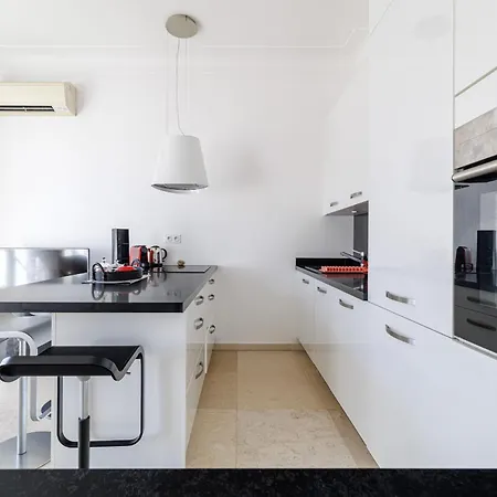 Pretty 1 Bdr By The Sea