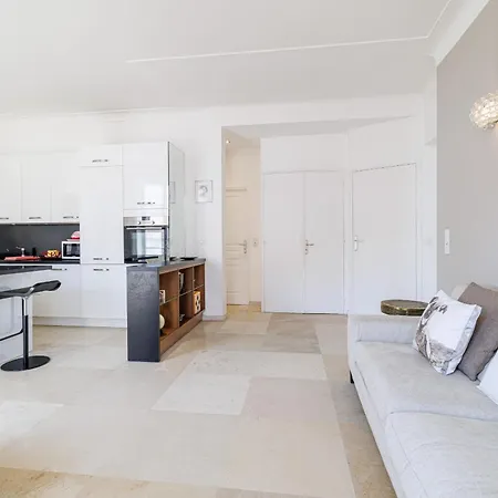 Pretty 1 Bdr By The Sea