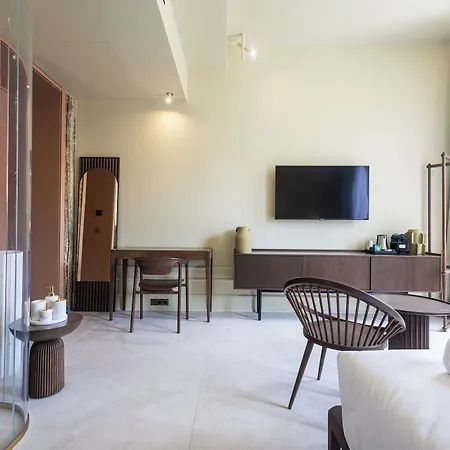 Hotel Naomi 3*