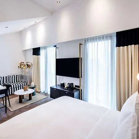 Doubletree By Hilton Centre Iconic Hotel 4*