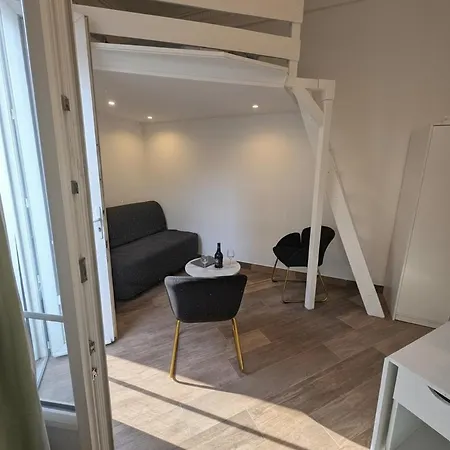 Appartement Cozy Studio, Balcony & Ac, Heart Of *