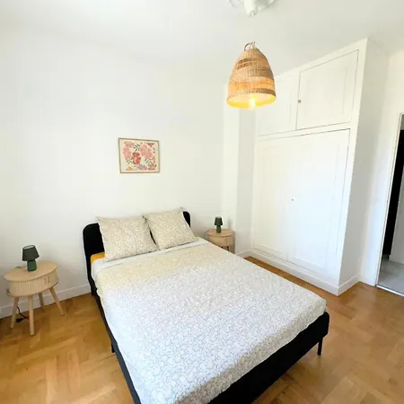 Apartment Avec Balcon, Pres De La Et Promenade Des