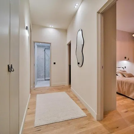 Apartment Mayerbeer - 2 Bedrooms With Balcony *