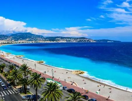 Studette A Coté De La Et La Promenade Nice