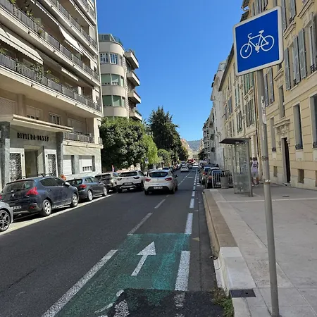 Apartment Large 7 Minutes From Nice