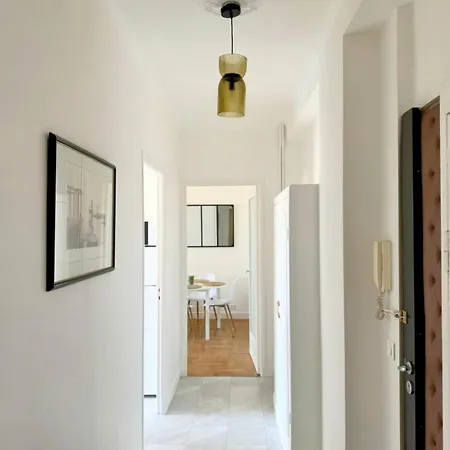 Apartment Avec Balcon, Pres De La Et Promenade Des *