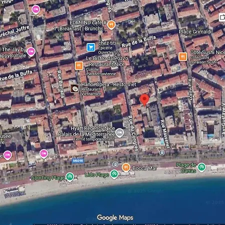 Studette A Coté De La Et La Promenade Nice