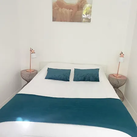 Apartment With Private Garden In Center