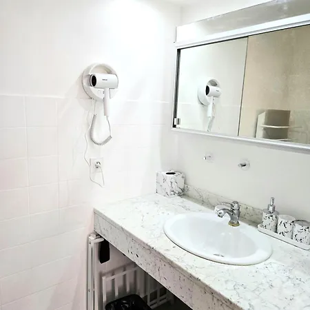 Appartement Le Mazet, Nice, Piscine, Vue Mer, Promenade Des Anglais, Baie Des Anges Nice