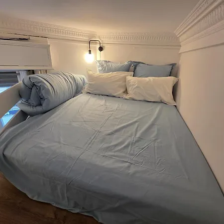 Cozy Studio, Balcony & Ac, Heart Of Apartment *
