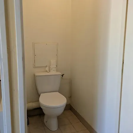 Apartment F2 A 50 M De La *