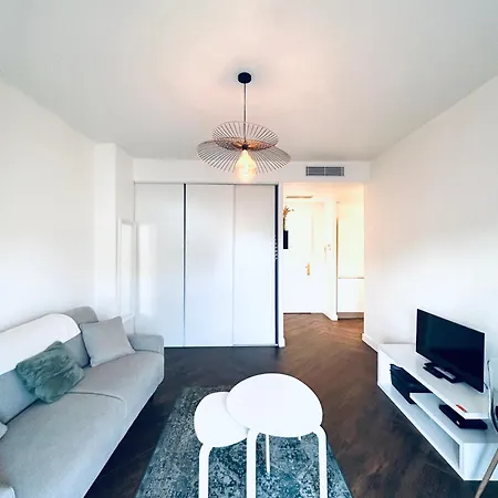 Apartment Happy Spacieux En Dernier Etage Avec Balcon A 5 Minutes A Pieds Du Vieux Et De La Quartier Dubouchage Nice