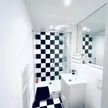 Happy Spacieux En Dernier Etage Avec Balcon A 5 Minutes A Pieds Du Vieux Et De La Quartier Dubouchage * Nice