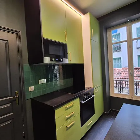 Close To The Behind The Famous Negresco ! Apartment
