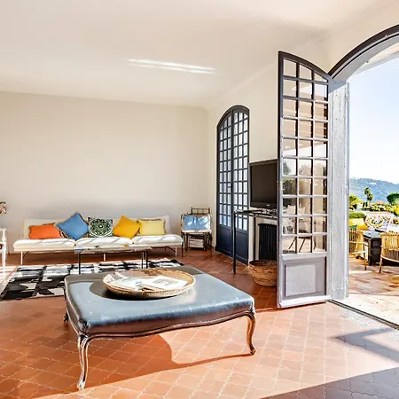 Villa, Piscine Et Vue Exceptionnelle A Holiday home *