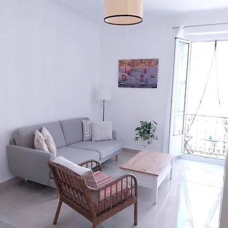 Spacious With Balcony - Center