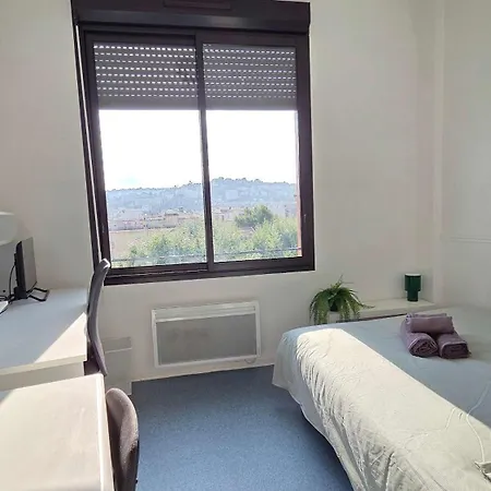 Apartment Lx144 Bright & Refined Wifi Mobility Lease Nice
