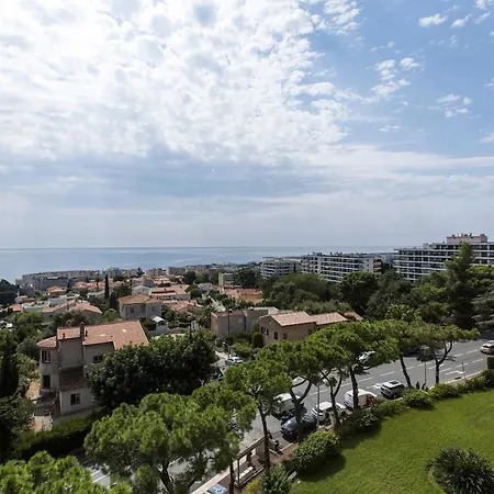 Breathtaking Panoramic View Of ! Apartment *