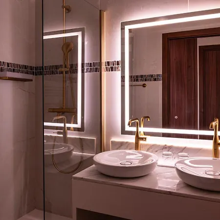 Aston La Scala Hotel *