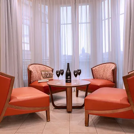 Aston La Scala Hotel *