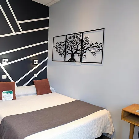 H33 Hotel 2*