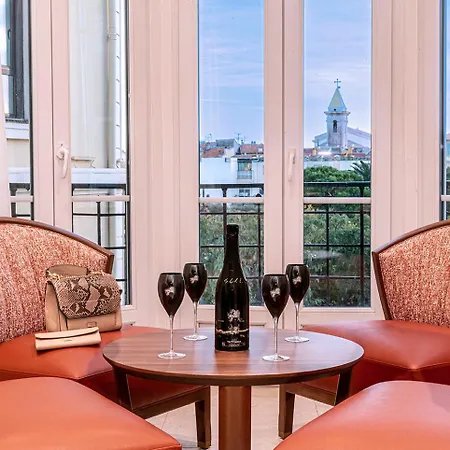 Aston La Scala Hotel *