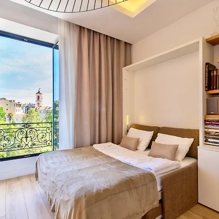 Grand Center At 2 Minutes Walk From The Appartement